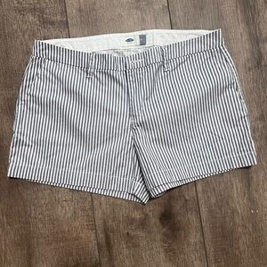 Old Navy Gray and White Bermuda low waist Shorts 10